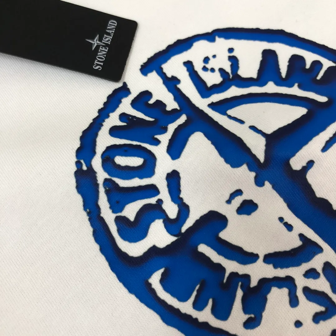 P180 Stone Island Stone Island 2025 latest T-shirt, couple style ~ Original order, stylish and casual short T-shirt, specially made of customized cotton fabric ~ Cotton T-shirt ~ Pre-washed to prevent deformation and shrinkage problem, more comfortable and breathable on the body ~ All available from stock ~ Unique design style, trendy must-have item, complete with three standards 👍 Color: black/white Size: S M L XL (larger version, please indicate your height and weight when placing an order)
